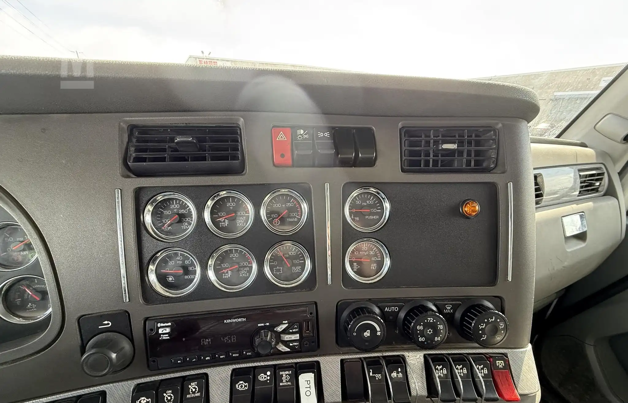 2015 Kenworth T880 W/ A Hiab 335K CLX Crane